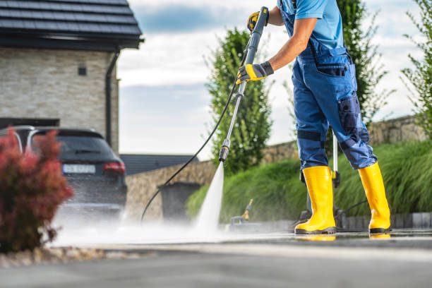 Best Sidewalk and Walkway Cleaning  in Circleville, OH